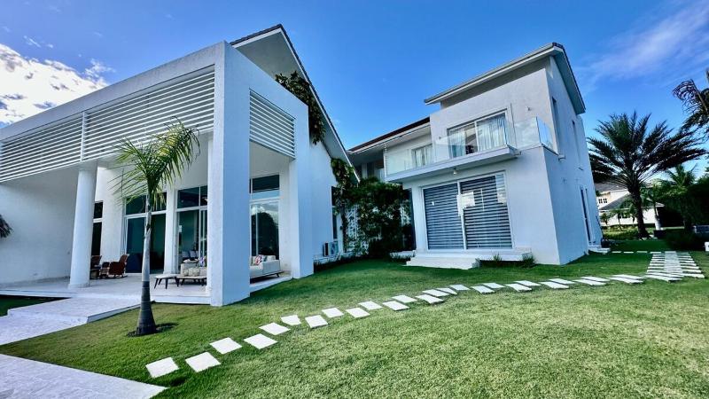 5BR Luxury Oasis Pool Golf & Lake Ocean acces - image 4