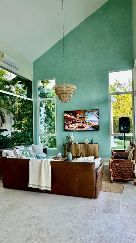 5BR Luxury Oasis Pool Golf & Lake Ocean acces - image 27