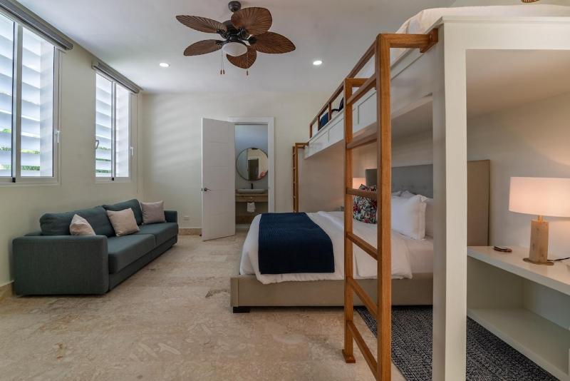 5BR Luxury Oasis Pool Golf & Lake Ocean acces - image 38