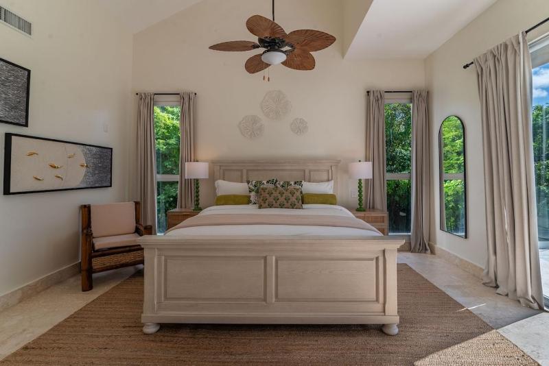 5BR Luxury Oasis Pool Golf & Lake Ocean acces - image 20