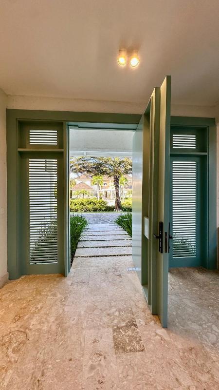 5BR Luxury Oasis Pool Golf & Lake Ocean acces - image 46