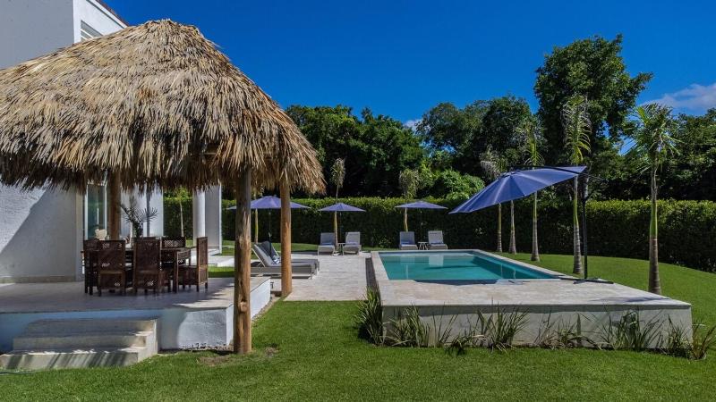 5BR Luxury Oasis Pool Golf & Lake Ocean acces - image 15
