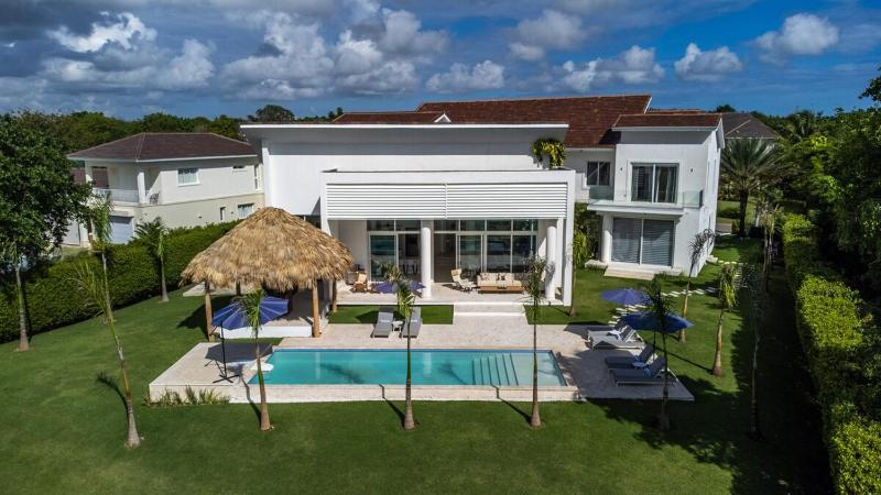 5BR Luxury Oasis Pool Golf & Lake Ocean acces - image 31