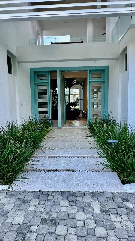 5BR Luxury Oasis Pool Golf & Lake Ocean acces - image 11
