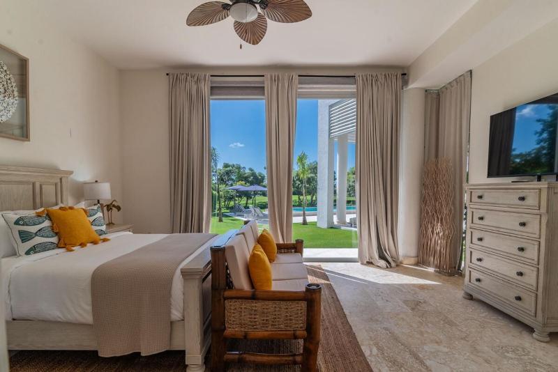 5BR Luxury Oasis Pool Golf & Lake Ocean acces - image 10