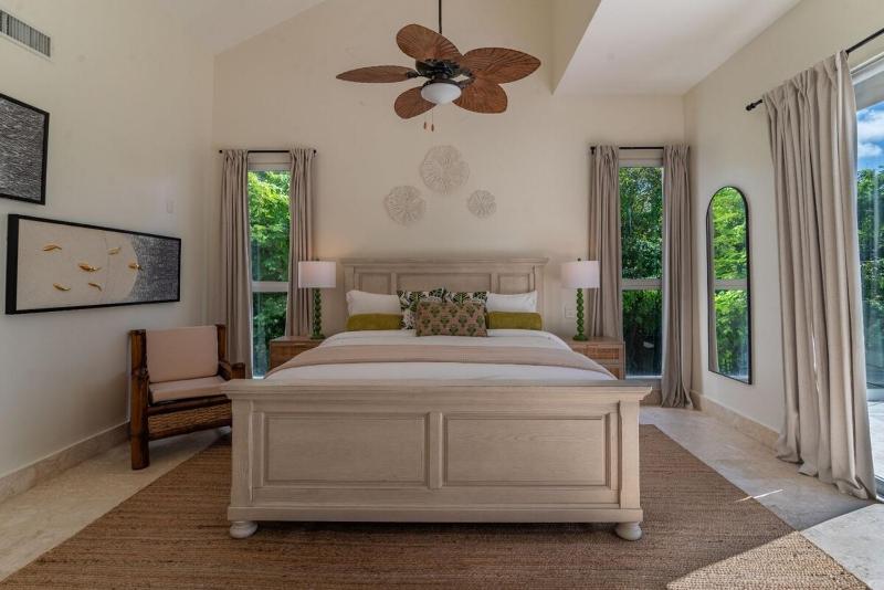 5BR Luxury Oasis Pool Golf & Lake Ocean acces - image 29