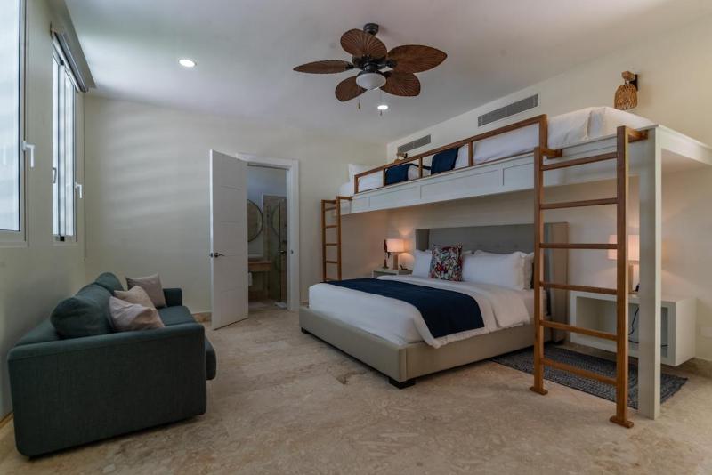 5BR Luxury Oasis Pool Golf & Lake Ocean acces - image 40