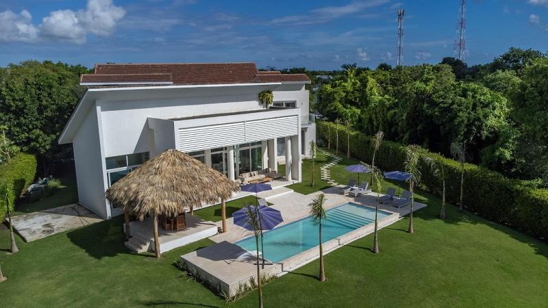 5BR Luxury Oasis Pool Golf & Lake Ocean acces - image 43