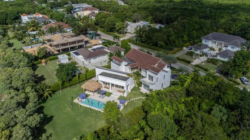 5BR Luxury Oasis Pool Golf & Lake Ocean acces - image 48