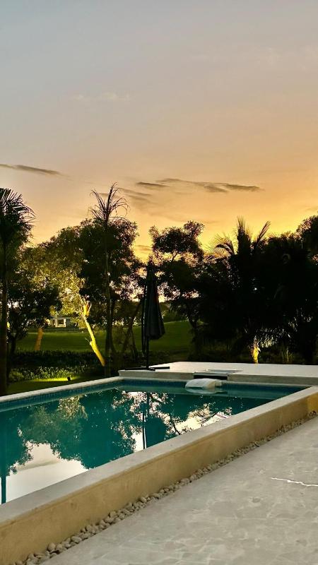 5BR Luxury Oasis Pool Golf & Lake Ocean acces - image 23