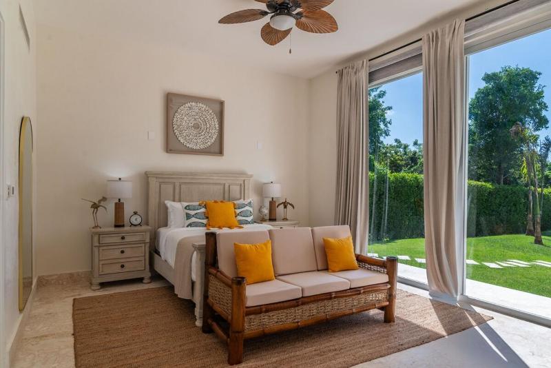 5BR Luxury Oasis Pool Golf & Lake Ocean acces - image 19
