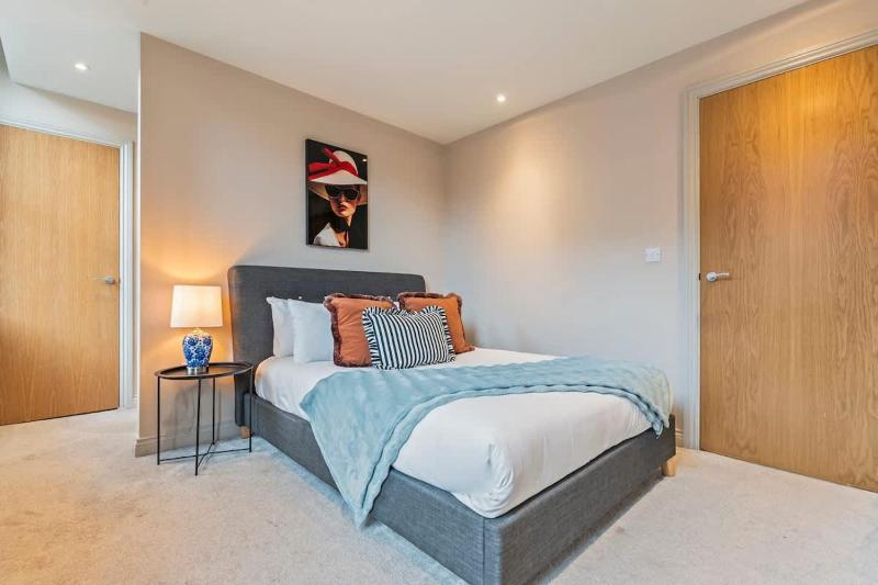 Modern 2BR Apt in Leeds Arena Uni City Hub Stay - image 18