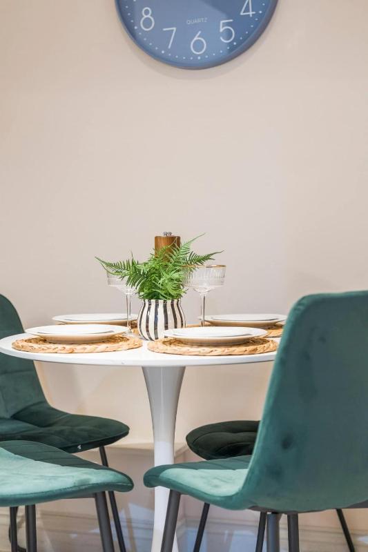 Modern 2BR Apt in Leeds Arena Uni City Hub Stay - image 7