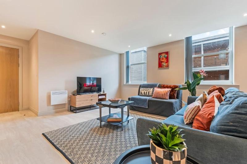 Modern 2BR Apt in Leeds Arena Uni City Hub Stay - image 12