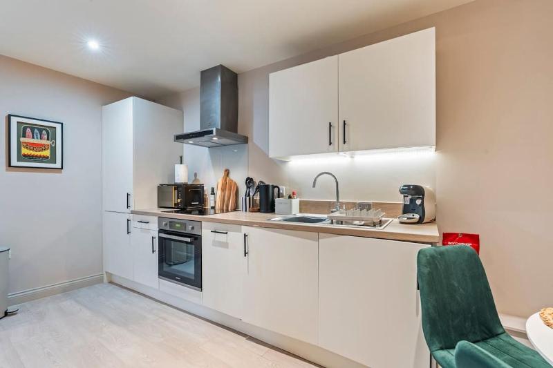 Modern 2BR Apt in Leeds Arena Uni City Hub Stay - image 29