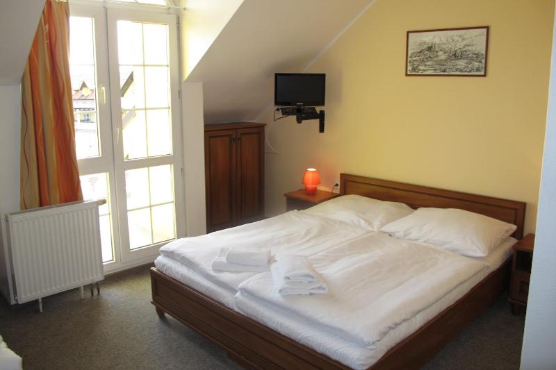 Double or Twin Room image 4
