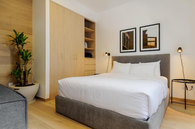Upscale Loft with Balcony in Roma Norte - image 3