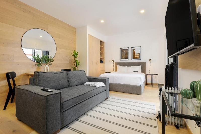Upscale Loft with Balcony in Roma Norte - image 16