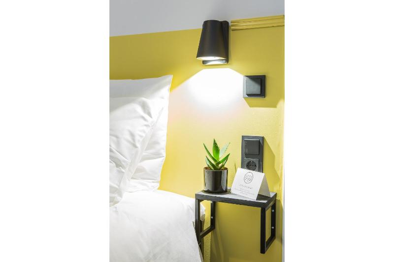 Budget Double Room image 3