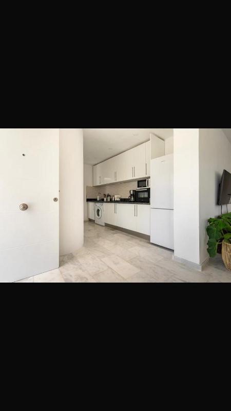 Villa moderna con piscina - image 7