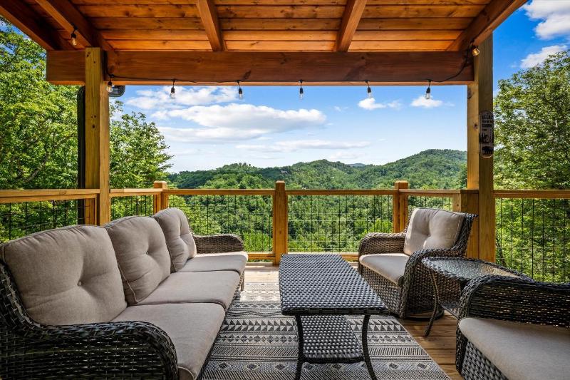 Tennessee Sunrise cabin - image 35