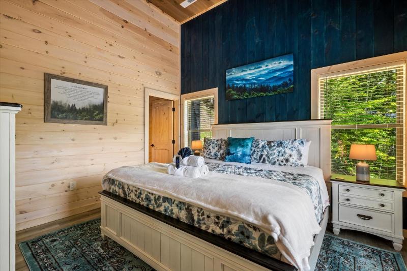 Tennessee Sunrise cabin - image 25