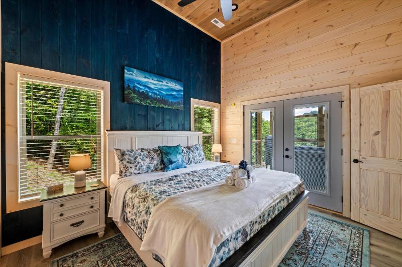 Tennessee Sunrise cabin - image 47