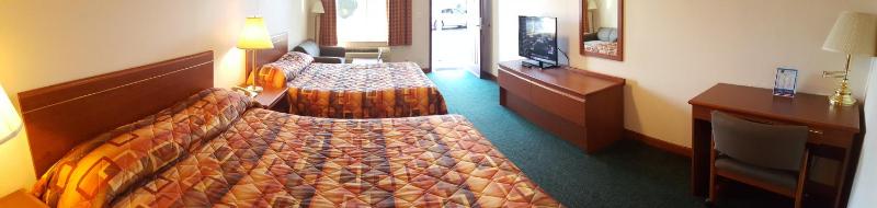 Queen Room with Two Queen Beds image 4
