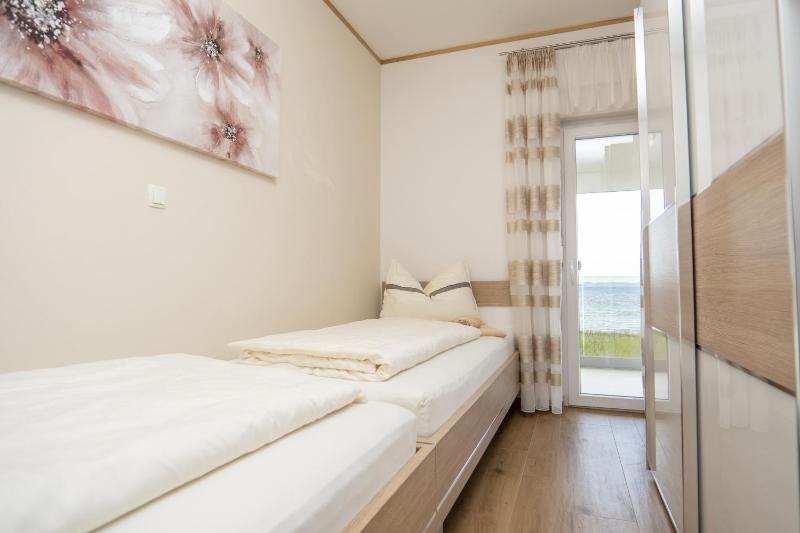 Beachfront Reiterer Villa V1 with Jacuzzi 30 meters from the Beach - CROWONDER LUXURY RENT - image 19