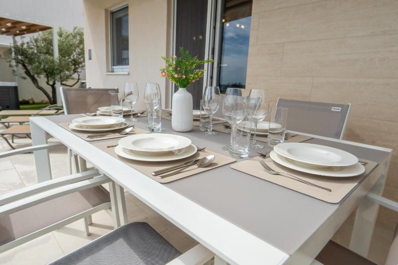 Beachfront Reiterer Villa V1 with Jacuzzi 30 meters from the Beach - CROWONDER LUXURY RENT - image 5