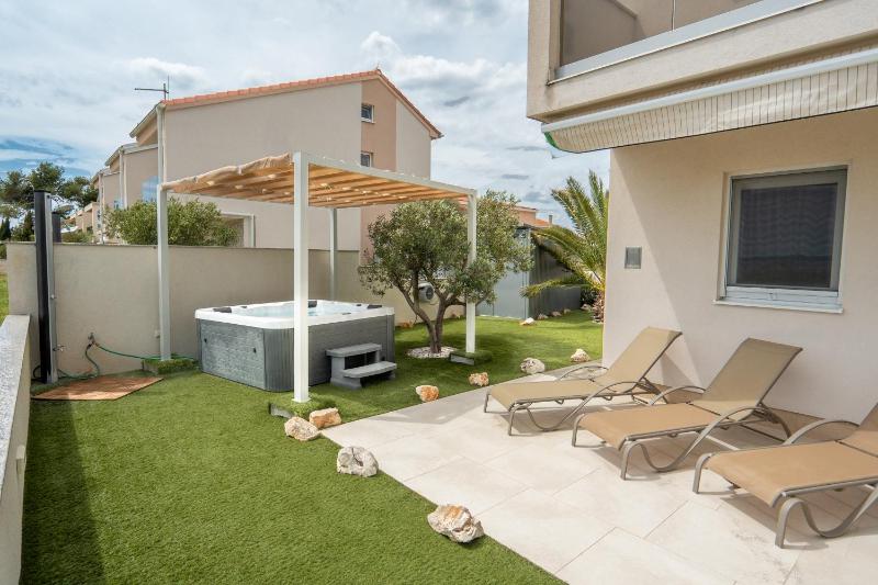 Beachfront Reiterer Villa V1 with Jacuzzi 30 meters from the Beach - CROWONDER LUXURY RENT - image 22