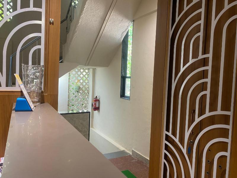 Narayan Executive Aurangpura Gulmandi - image 3