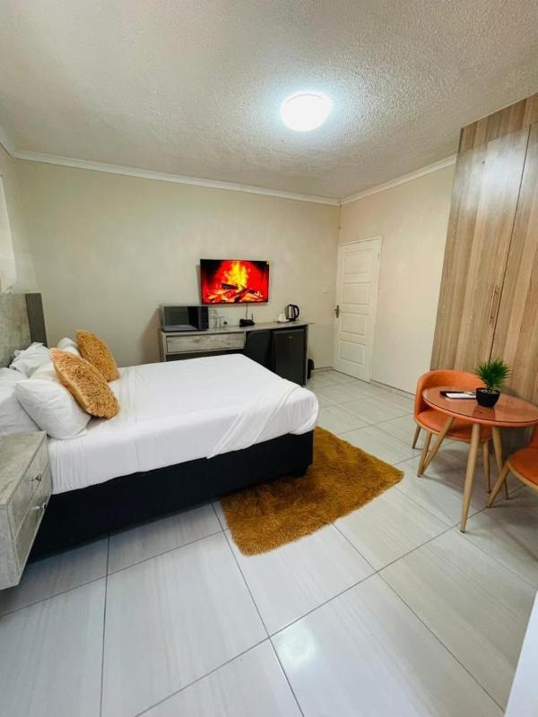 Parklane Bed and breakfast - image 1