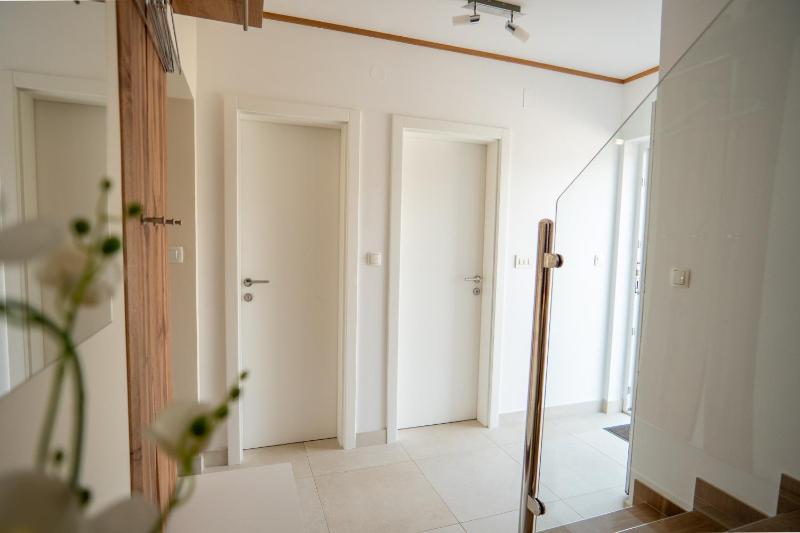 Beachfront Reiterer Villa V3 with Jacuzzi 30 meters from the Beach - CROWONDER LUXURY RENT - image 34