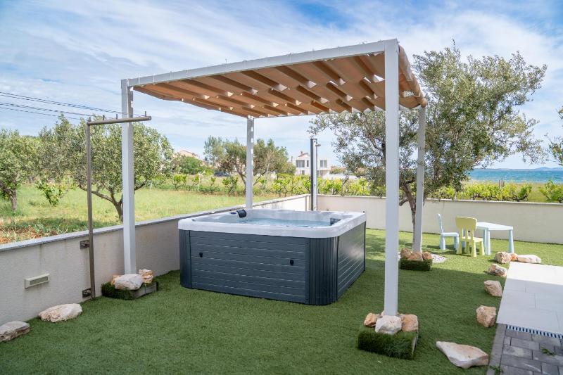 Beachfront Reiterer Villa V3 with Jacuzzi 30 meters from the Beach - CROWONDER LUXURY RENT - image 28