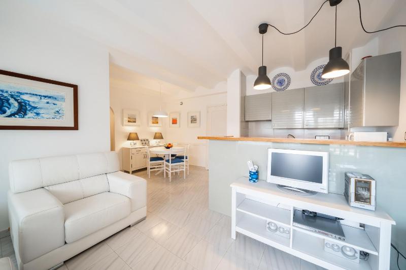 Apartamento Ivet con piscina comunitaria y a pie de la playa - image 8