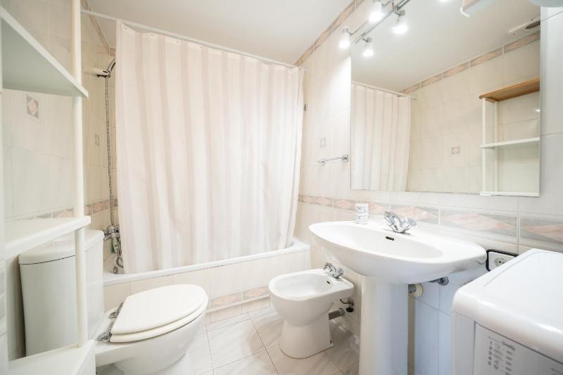 Apartamento Ivet con piscina comunitaria y a pie de la playa - image 7