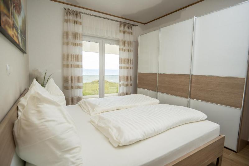 Beachfront Reiterer Villa V2 with Seaview 30 meters from the Beach - CROWONDER LUXURY RENT - image 31