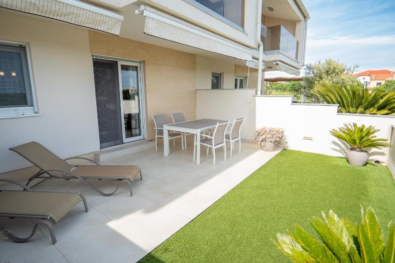 Beachfront Reiterer Villa V2 with Seaview 30 meters from the Beach - CROWONDER LUXURY RENT - image 16