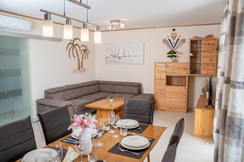 Beachfront Reiterer Villa V2 with Seaview 30 meters from the Beach - CROWONDER LUXURY RENT - image 6