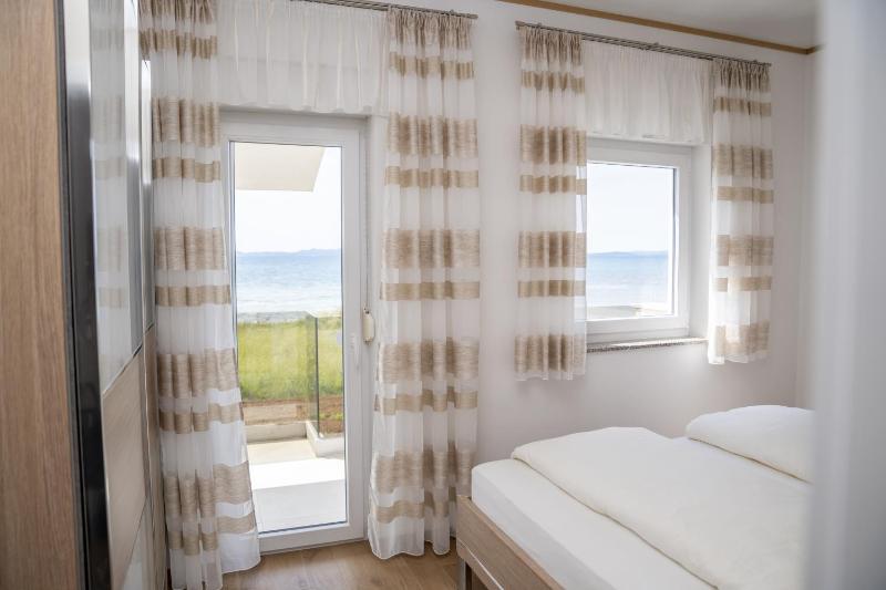Beachfront Reiterer Villa V2 with Seaview 30 meters from the Beach - CROWONDER LUXURY RENT - image 29