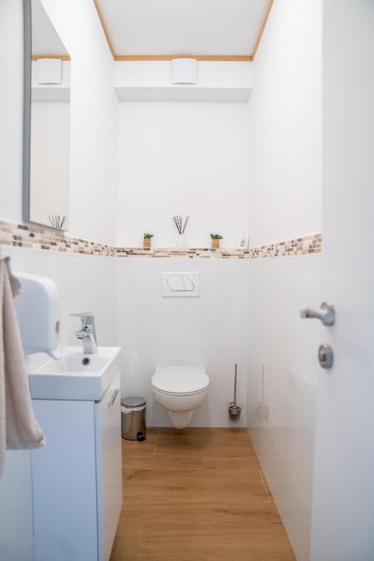 Beachfront Reiterer Villa V2 with Seaview 30 meters from the Beach - CROWONDER LUXURY RENT - image 18