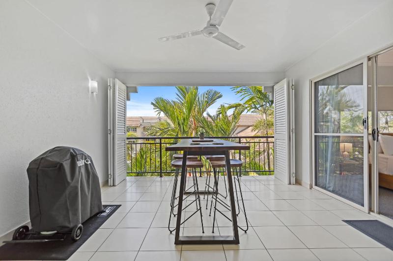 Resort Apartment - 9 Pools & Gym Access - image 15