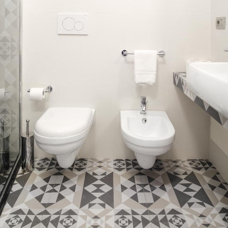 King Suite with Spa Bath image 2
