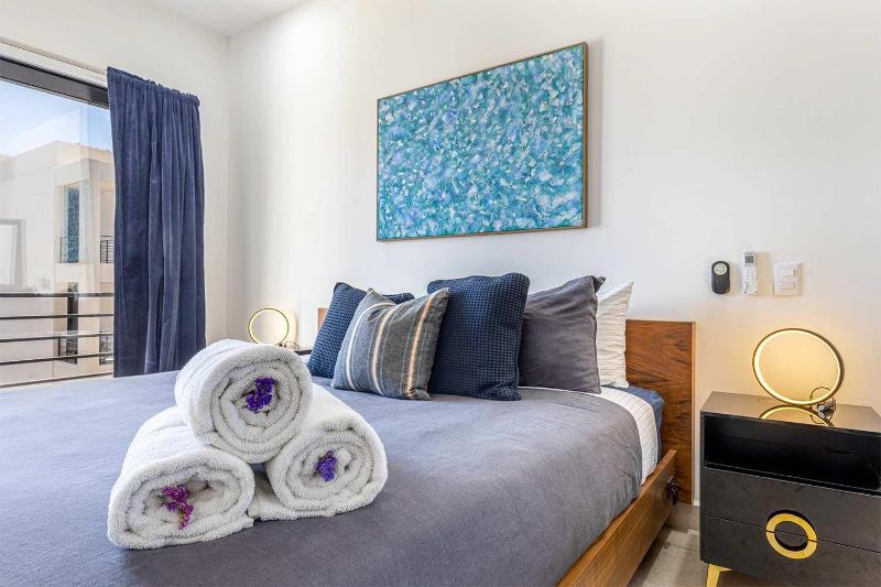 Amazing 2BR Condo with Rooftop pool - BBQ - image 6