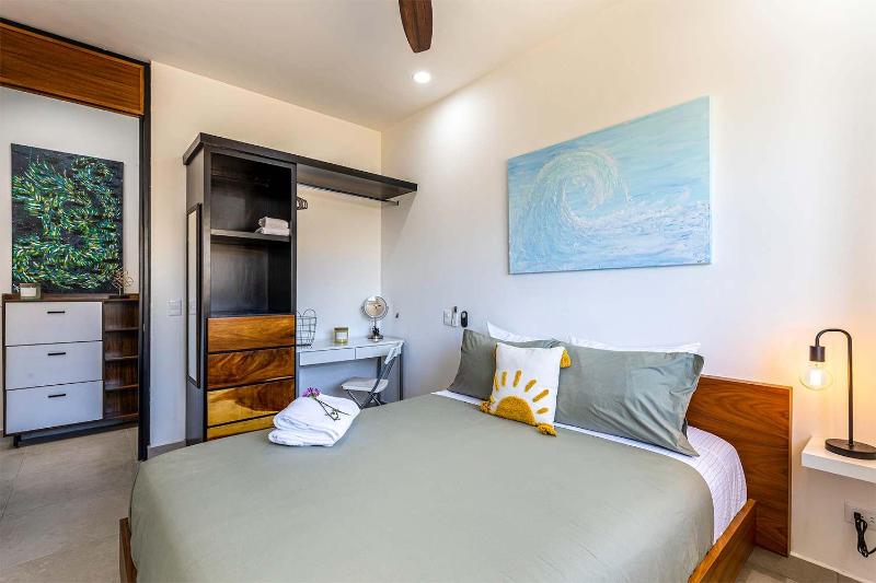 Amazing 2BR Condo with Rooftop pool - BBQ - image 11