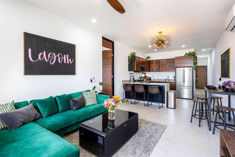 Amazing 2BR Condo with Rooftop pool - BBQ - image 10