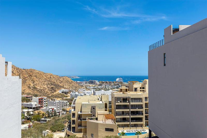 Amazing 2BR Condo with Rooftop pool - BBQ - image 2