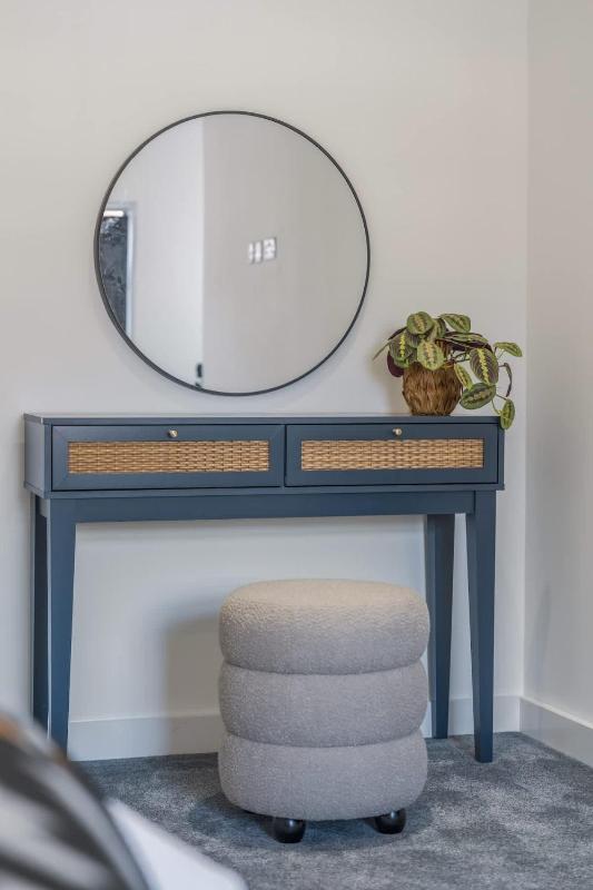Stylish 2BR Apt near City Centre - 2 Ensuites & WiFi - image 8