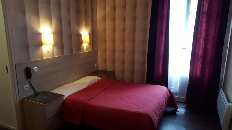 Triple Room with Bathroom image 2